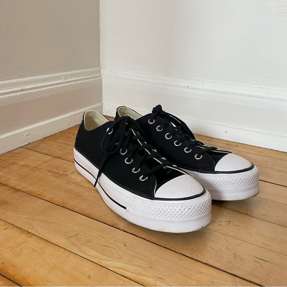 Converse Shoes - Converse low-top Platform Shoes women size 9 black white